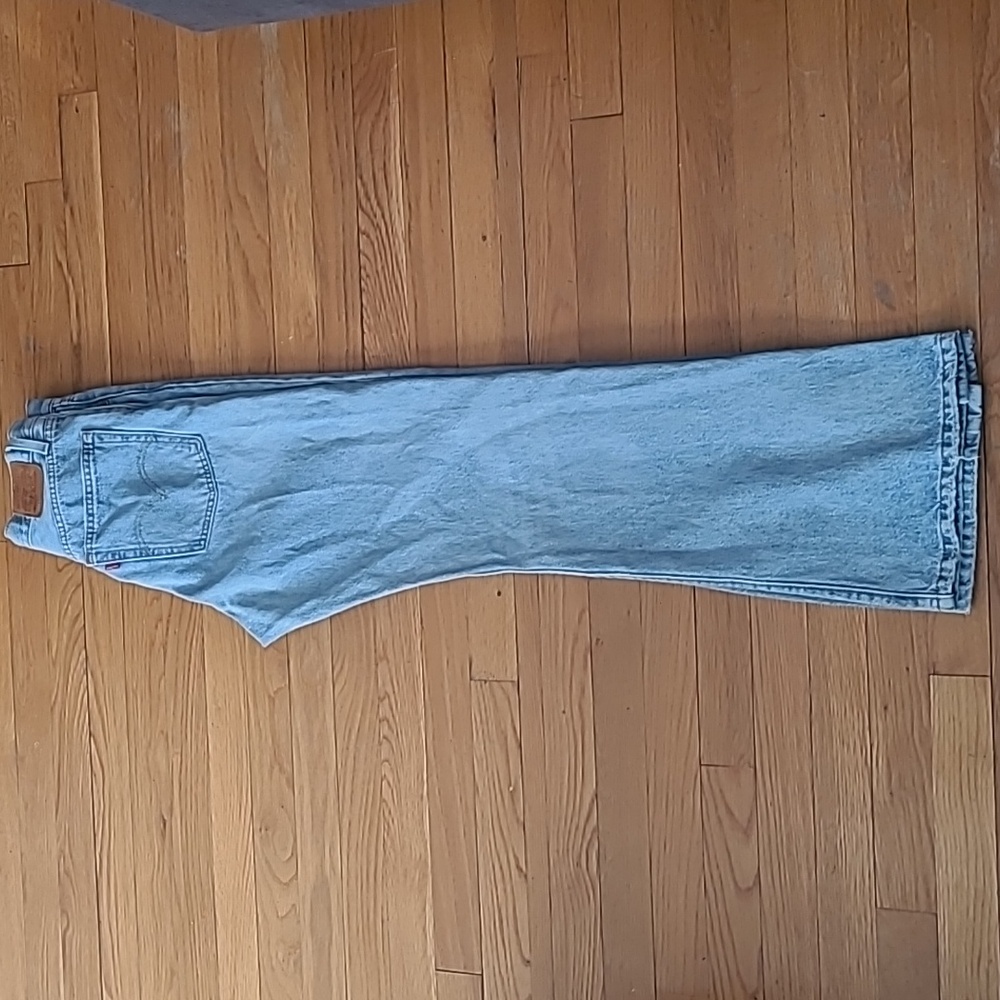 Levi's Ribcage Split Flare Jeans - Picture 6 of 9